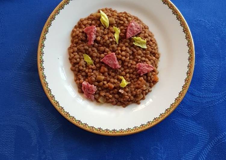 Lenticchie e triangoli di cotechino