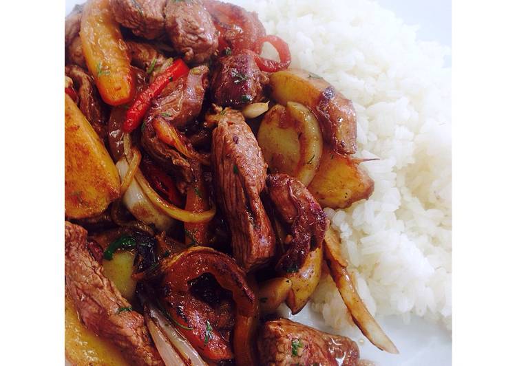 Lomo saltado peruano