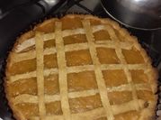 Una foto de pastafrola con aceite y edulcorante