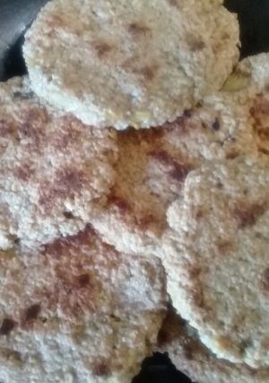 Una foto de Galletitas 🍪 de avena 🍚, banana 🍌 y dulce de leche 🍵