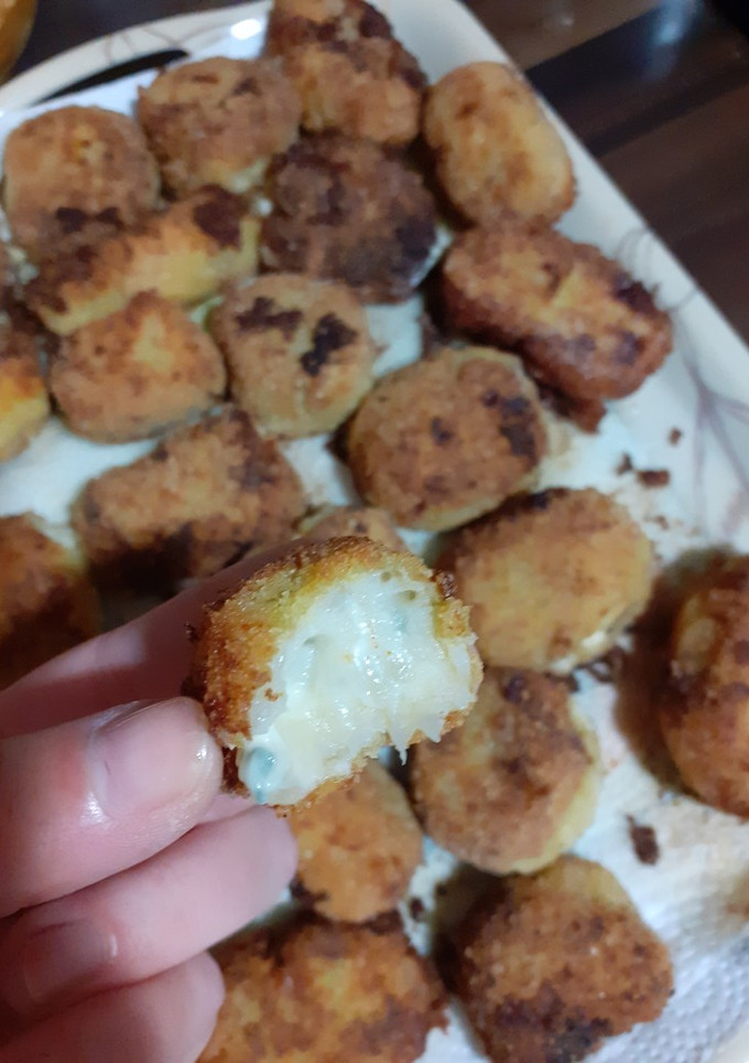 Una foto de Croquetas de queso azul