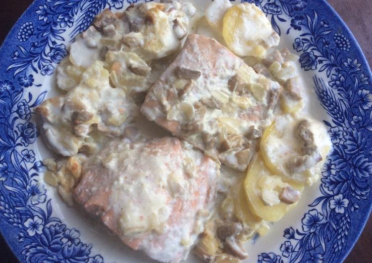 Salmón con nata y champiñones al horno