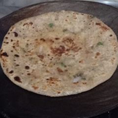 A picture of Potato and onion paratha.
