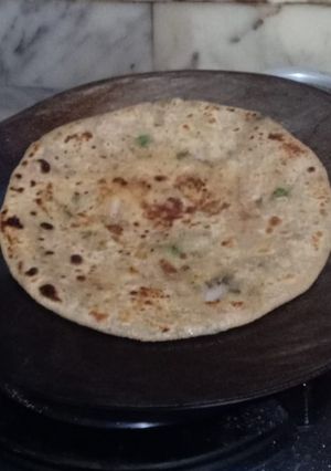 A picture of Potato and onion paratha.