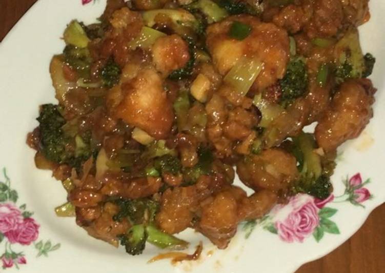 Kungpao Chicken mix with Brokoli