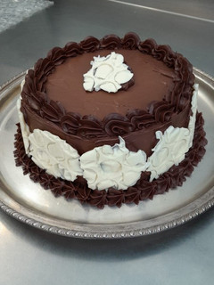Una foto de Torta bomba de chocolate y Maracuyá