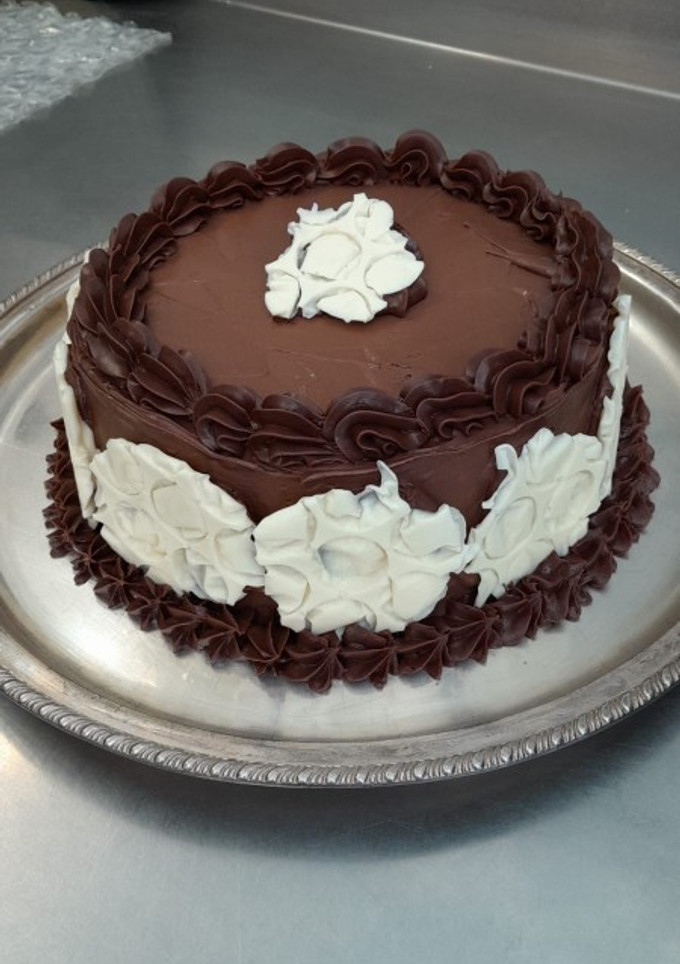Una foto de Torta bomba de chocolate y Maracuyá