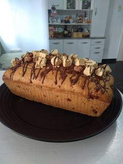 Una foto de Budín de garrapiñadas y postre de maní