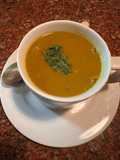 Sopa de calabaza en sopera