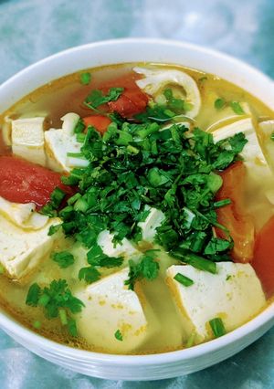 Hình của món Canh nấm đậu hũ cà chua.