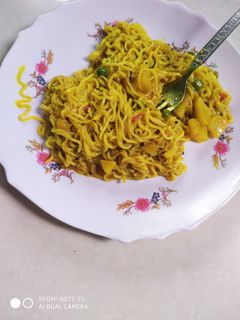 मसाला मैगी (Masala maggi recipe in Hindi) रेसिपी मुख्य फोटो