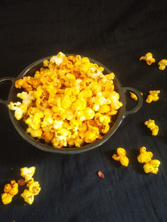 पेरी पेरी पॉपकॉर्न(Peri peri popcorn recipe in Hindi) रेसिपी मुख्य फोटो