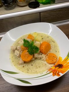 Tárkonyos csirkeragu leves recept fotója