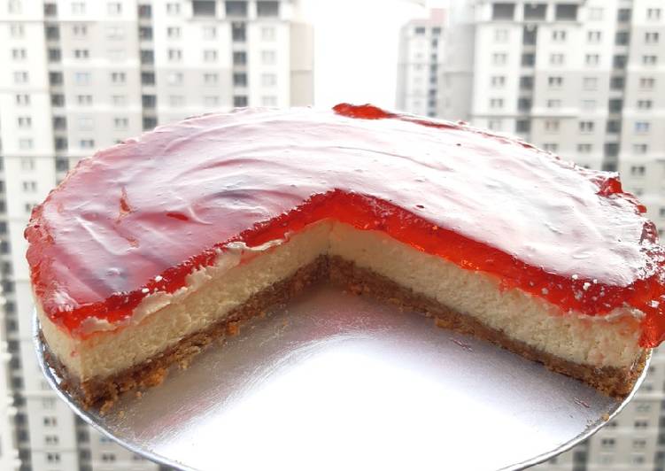 Resep Baked strawberry cheesecake (no mixer just blender) SUPER EASY, Enak Banget