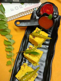 स्पंजी ढोकला (Spongy Dhokla recipe in hindi) रेसिपी मुख्य फोटो