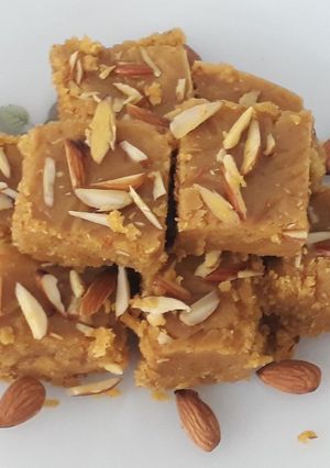 मोहनथाल(Mohanthal recipe in Hindi) रेसिपी मुख्य फोटो
