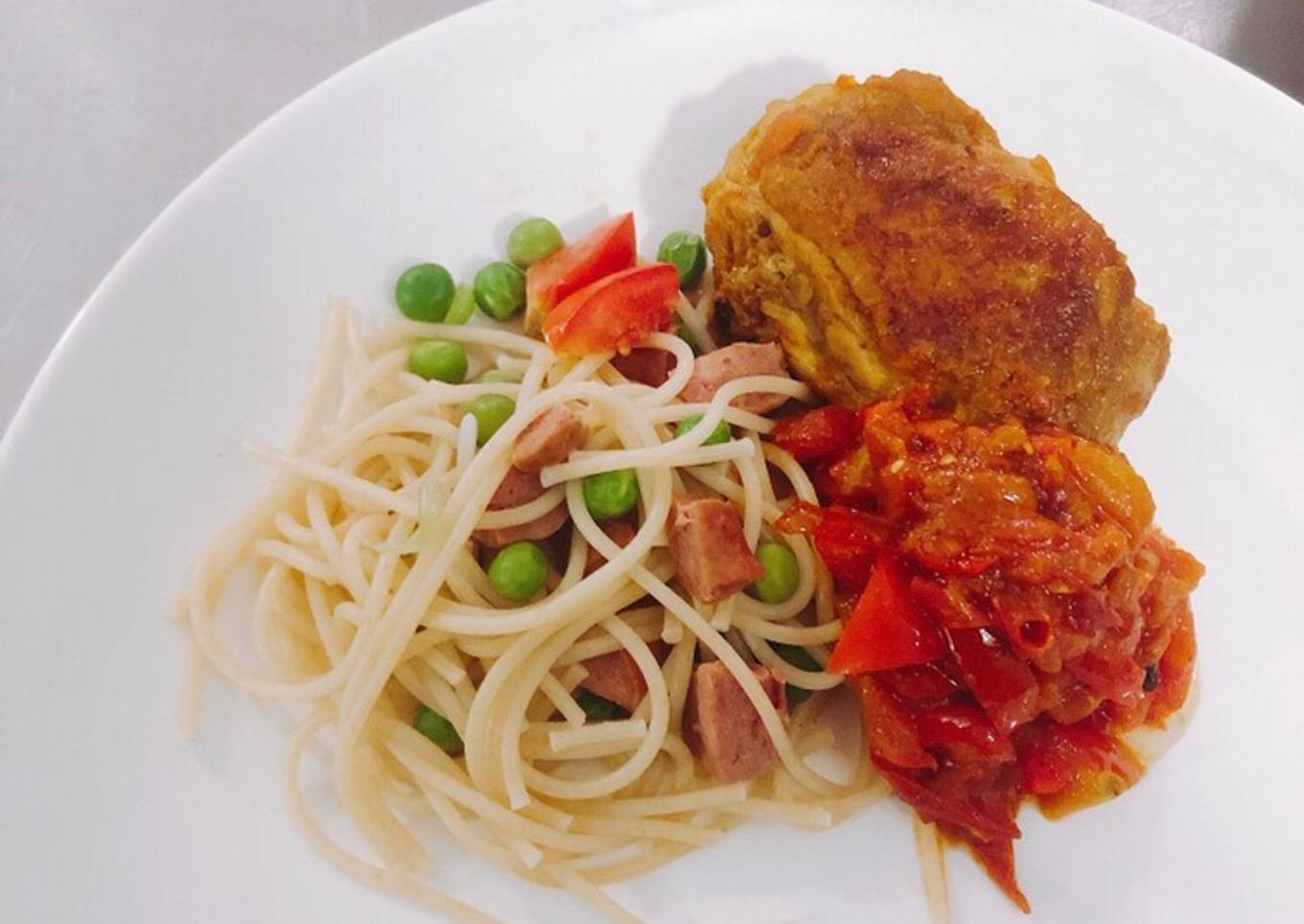 Pasta with chicken curry