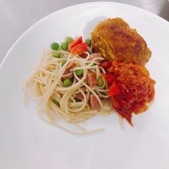 Pasta with chicken curry A picture of Pasta with chicken curry.