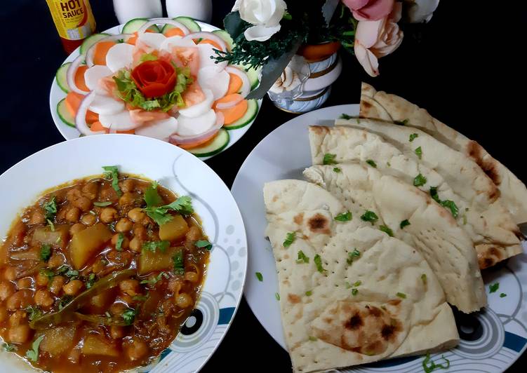 Chana Aalu ka salan and Roti