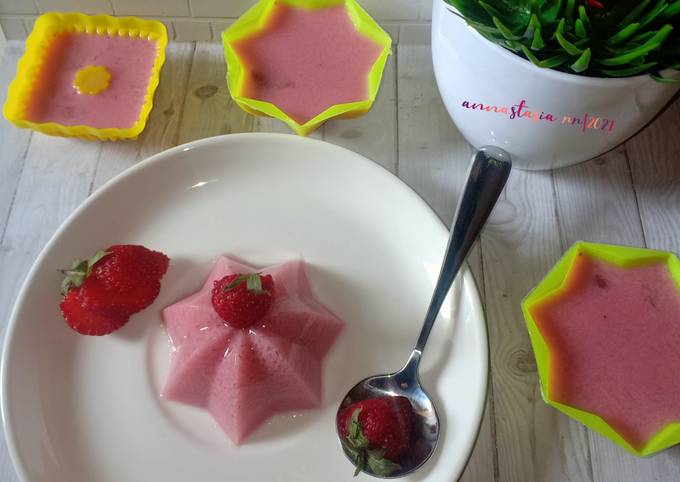 Resep PUDDING SUTRA STRAWBERRY puree strawbery yang Enak