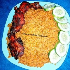 A picture of Curry style jollof rice.