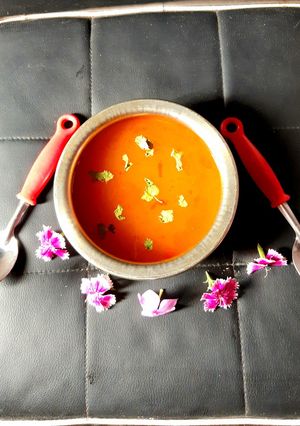 ટામેટા સૂપ (Tomato Soup Recipe In Gujarati) રેસીપી મુખ્ય ફોટો