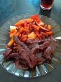 Paleta de novillo al vino con miel y verduras salteadas