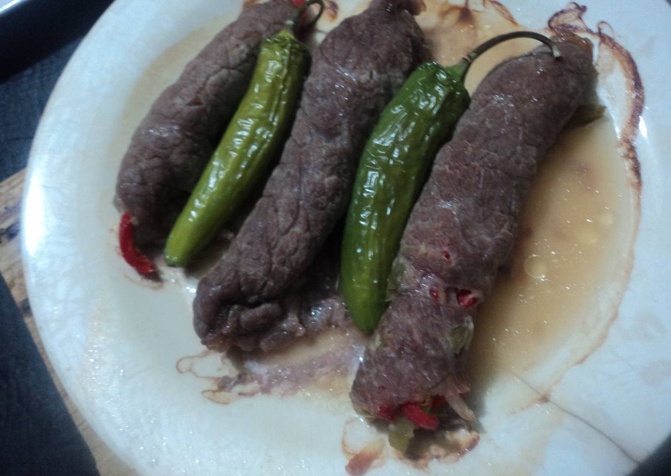 Bistec marinados en pulque rellenos de pimientos de colores y queso de saca con serrano para fiesta