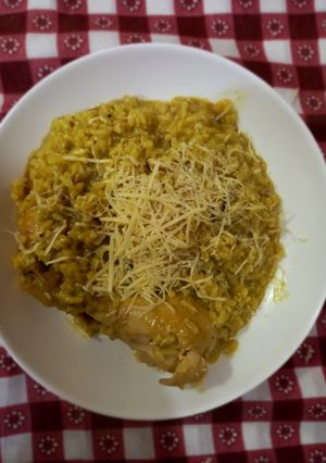 Una foto de Arroz con pollo y azafrán