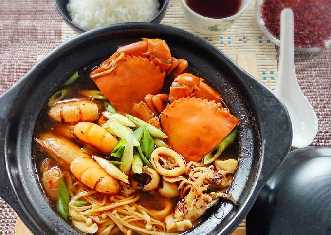 Haemul Jeongol (Spicy Seafood Hot Pot) - Korean Bapsang