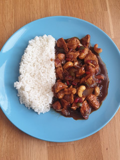 Una foto de Pollo estilo asiático con anacardos