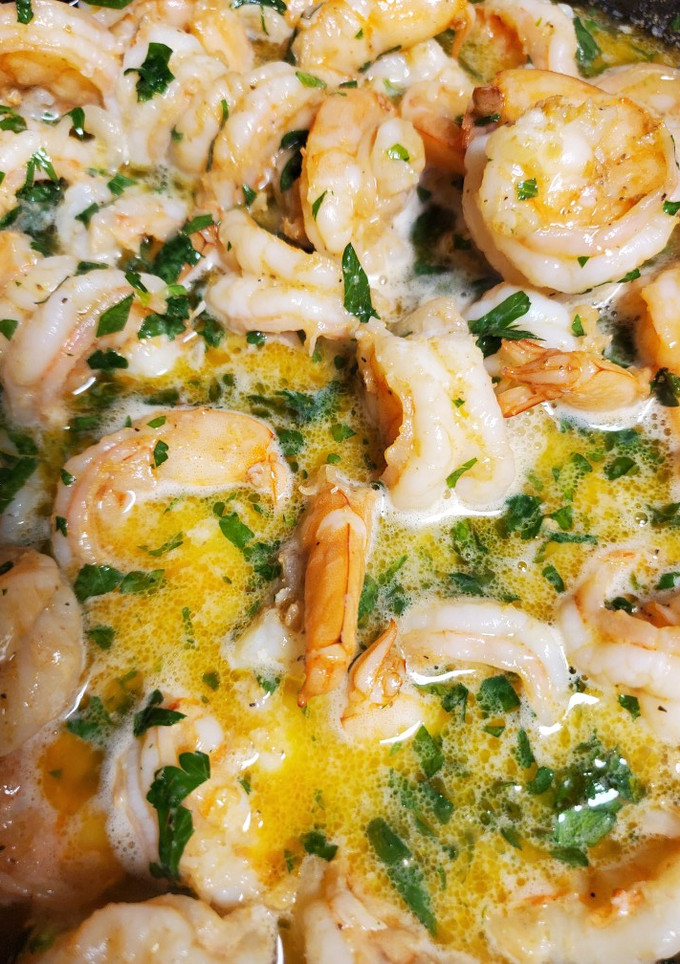Una foto de Camarones al mojo de ajo