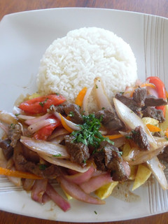 Una foto de Lomo saltado| Estilo James Salaz