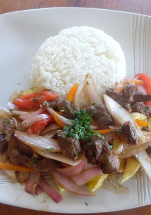 Una foto de Lomo saltado| Estilo James Salaz