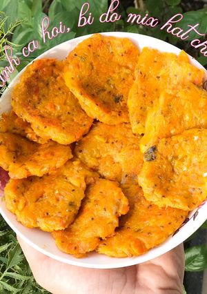 Hình của món Bánh cá hồi, bí đỏ mix hạt chia.