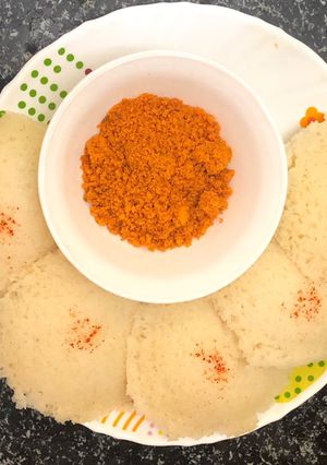 A picture of Idli with leftover rice.