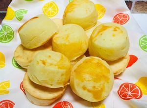 Una foto de Pan de Queso (pão de queijo)con Fecúla de Camote (al estilo Brasilero)