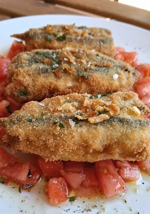 Una foto de Boquerones rellenos empanados