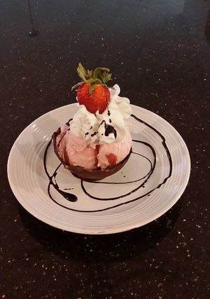 A picture of How To Make Dark or White Chocolate Bowls.