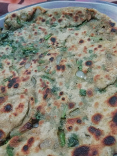 A picture of Methi paratha.