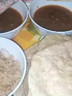 A picture of Halwa pori.
