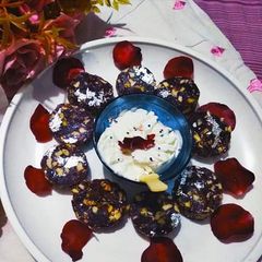 A picture of Dates and dryfruits roll.