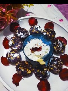 A picture of Dates and dryfruits roll.