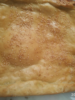 Una foto de Torta de fiambre con salsa de choclo