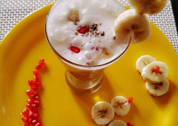 Recipe of Banana pomegranate shake