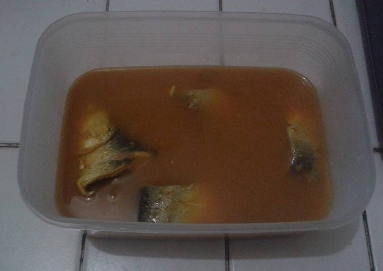 Ikan asam keueng (ikan asam pedas khas Aceh)