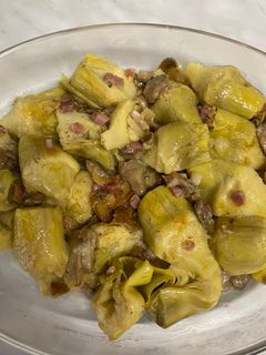 Una foto de Alcachofas con champiñones rehogadas