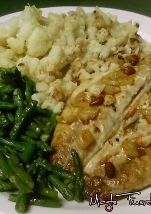 Foto principal de Caballa a la espalda con verduras rehogadas