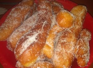Una foto de Patitas de chancho factura dulce