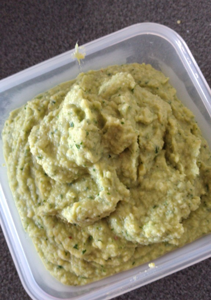 Una foto de Hummus de cilantro